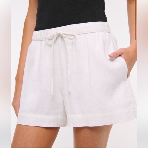 A&F Mid Rise Linen-Blend Pull-On Short - Picture 1 of 5